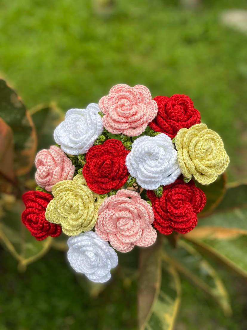 Wunderschöne gehäkelte Rosen