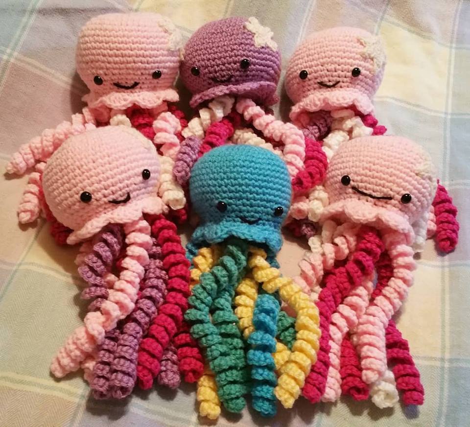 Häkel dir deine eigene Kuschelqualle